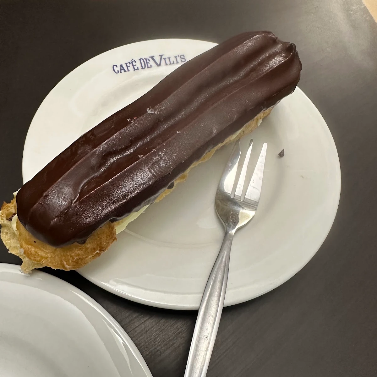 Chocolate Eclair, Café De Vili's