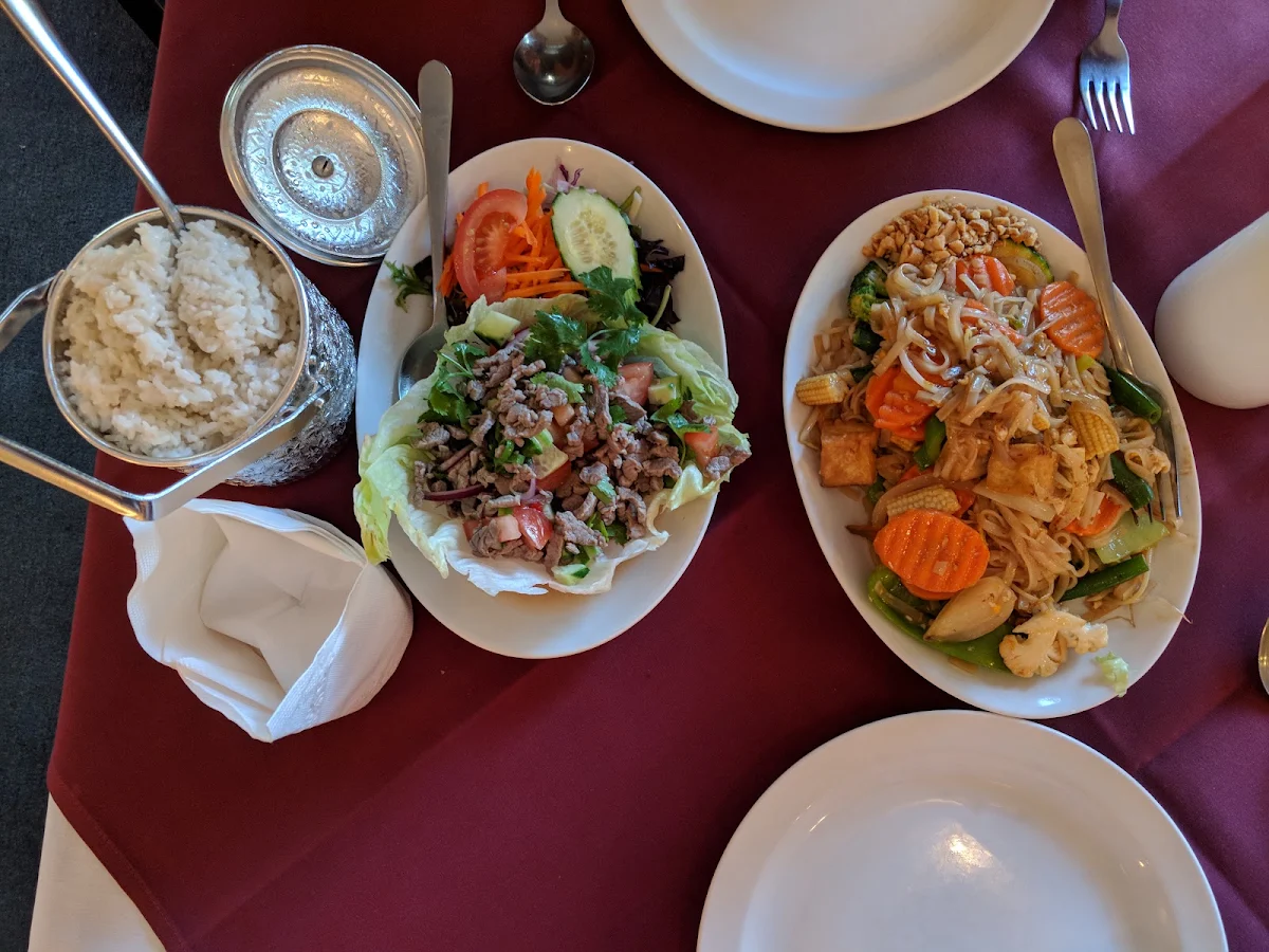 Highlights, Leelavadee Thai Restaurant
