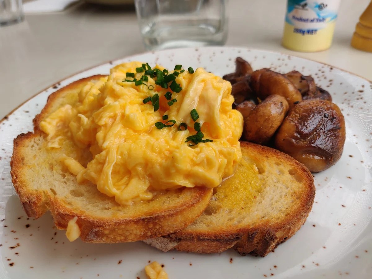 Scrambled Eggs on Toast with Mushrooms