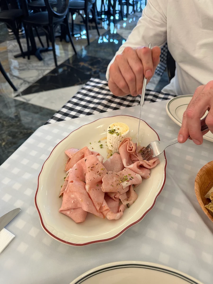 Mortadella, Tutti Trattoria