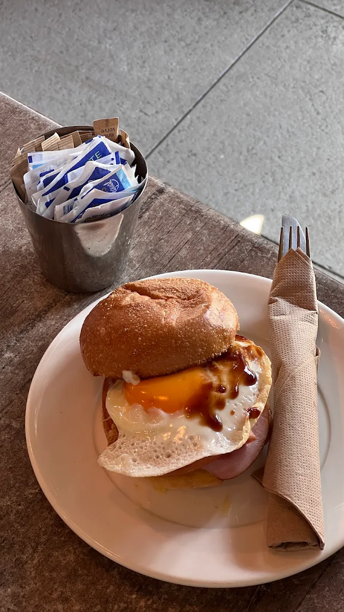 Bacon & Egg Roll, Cafè Fiveways