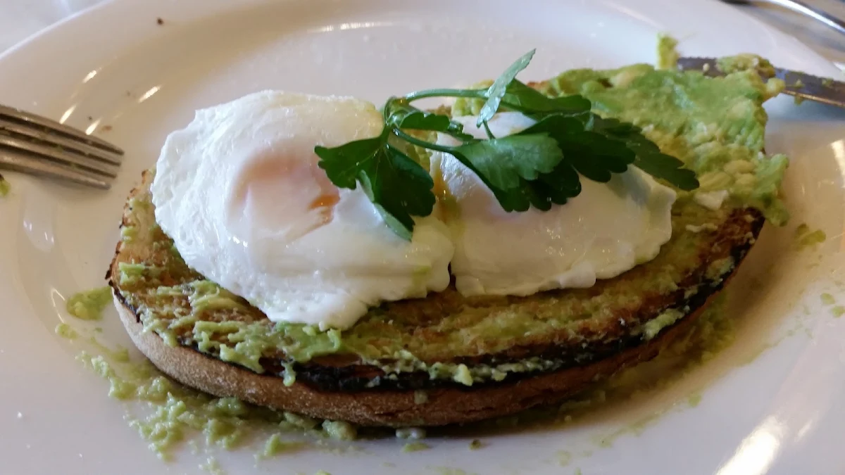 Eggs Benedict, Dôme Café - Kelmscott