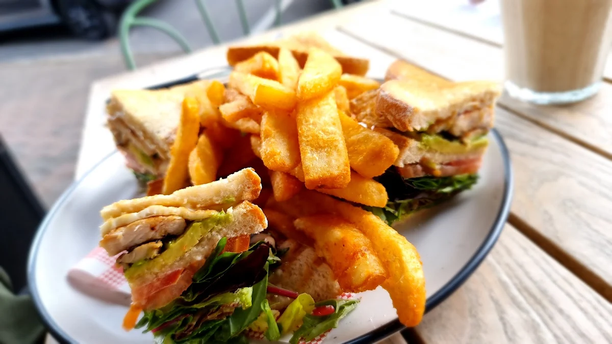 Steak Sandwich with Chips