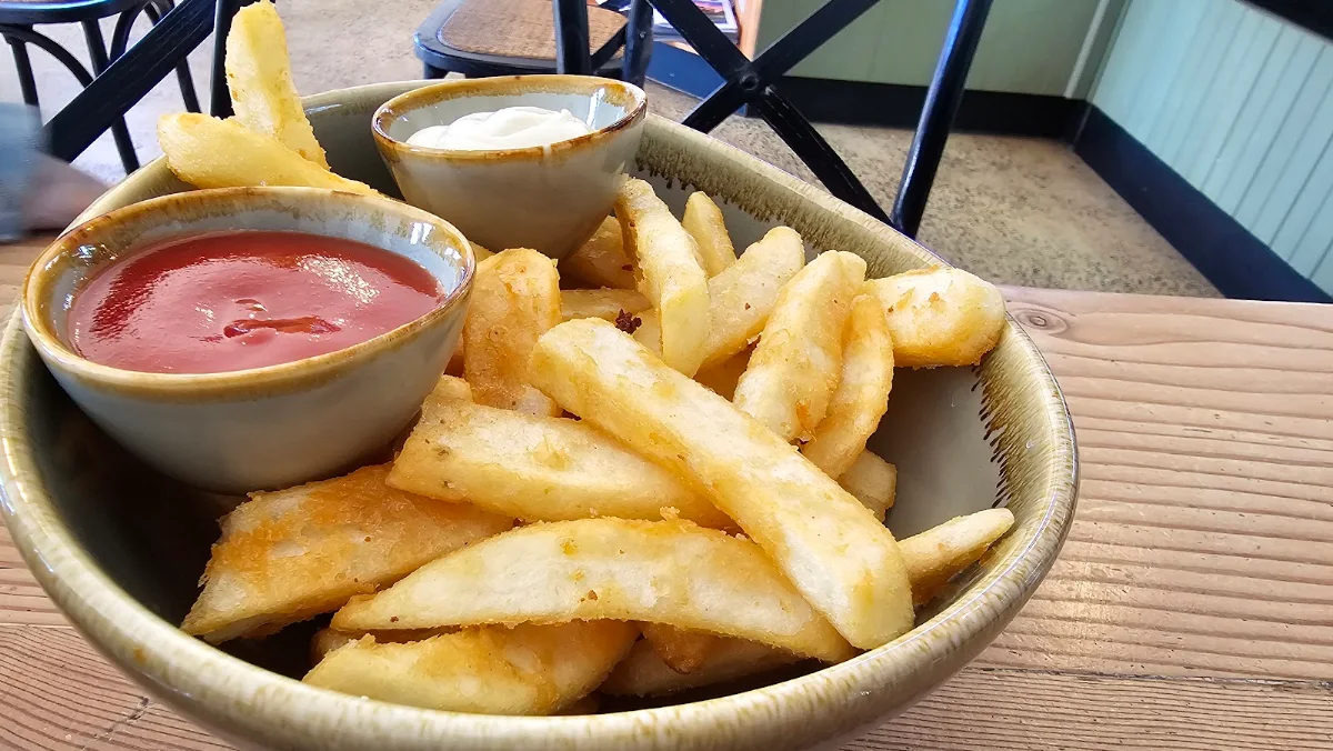 Thick Cut Chips with Aioli