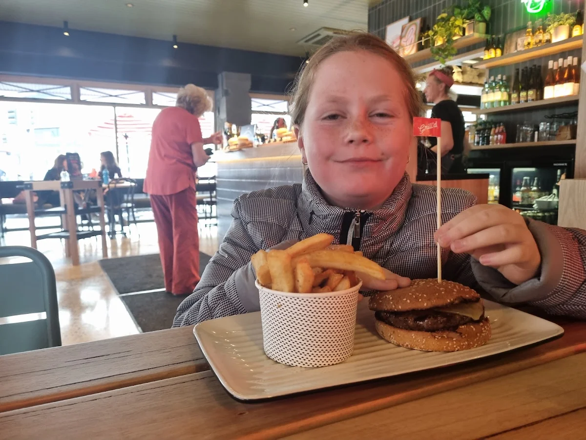 Dynamic Beef Cheeseburger 2170 KJ, Grill'd Burgers - Albury