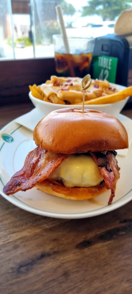 BBQ Bacon Burger, Wahlburgers