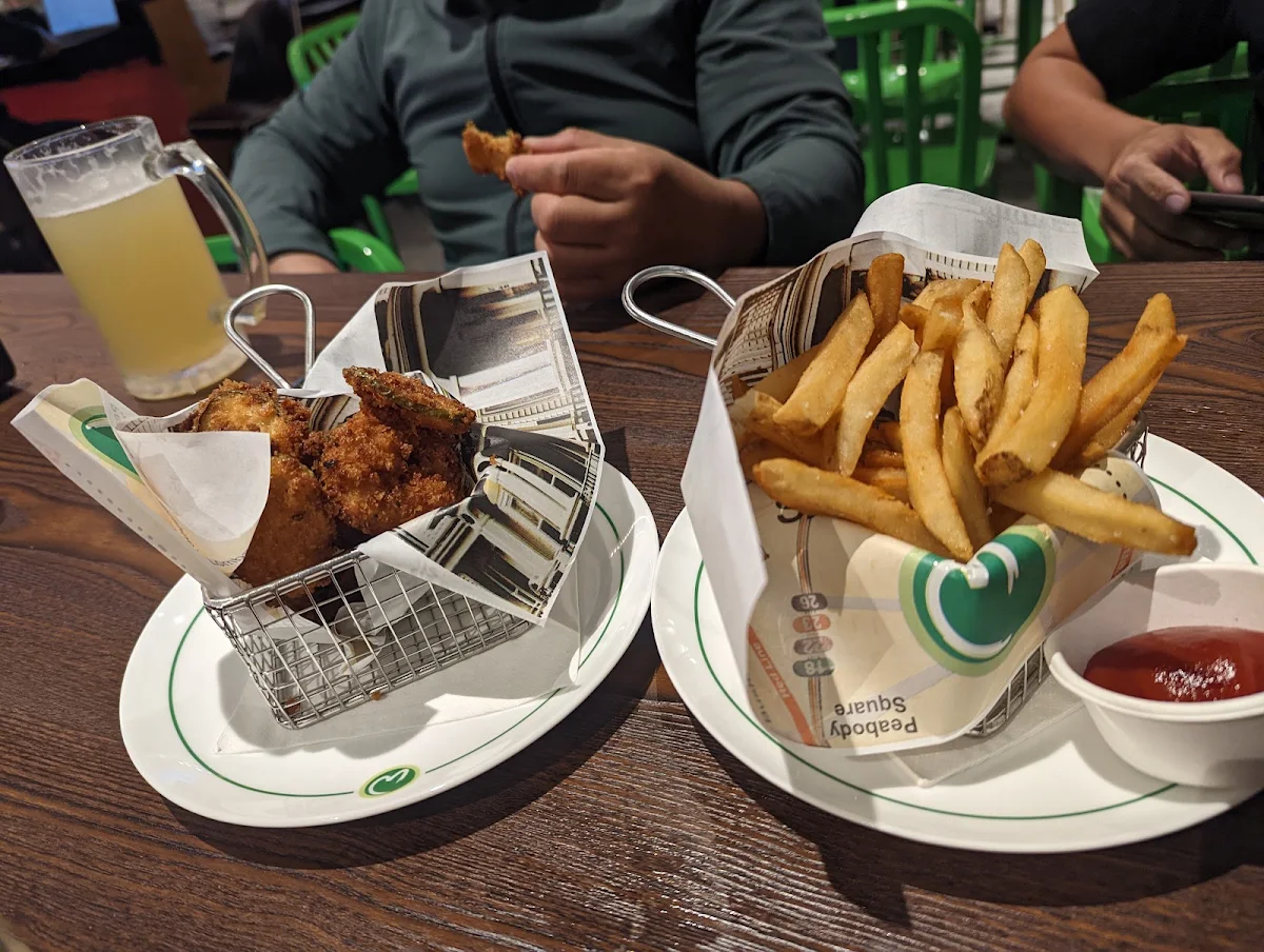 Crispy Fried Pickles, Wahlburgers