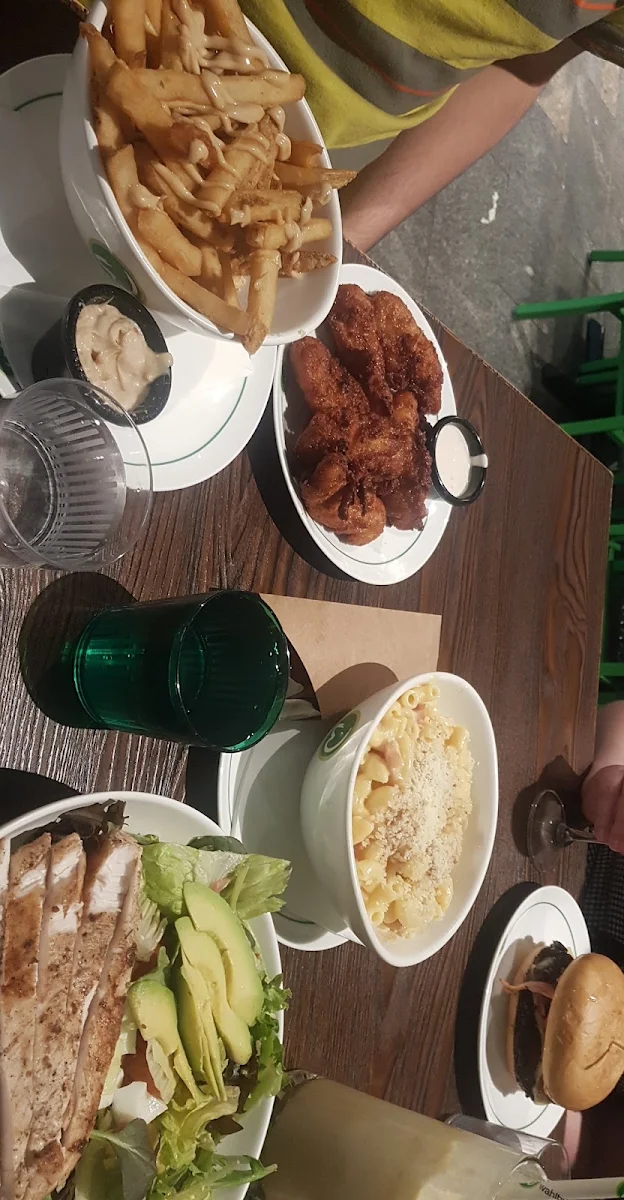 Mac N Cheese, Wahlburgers
