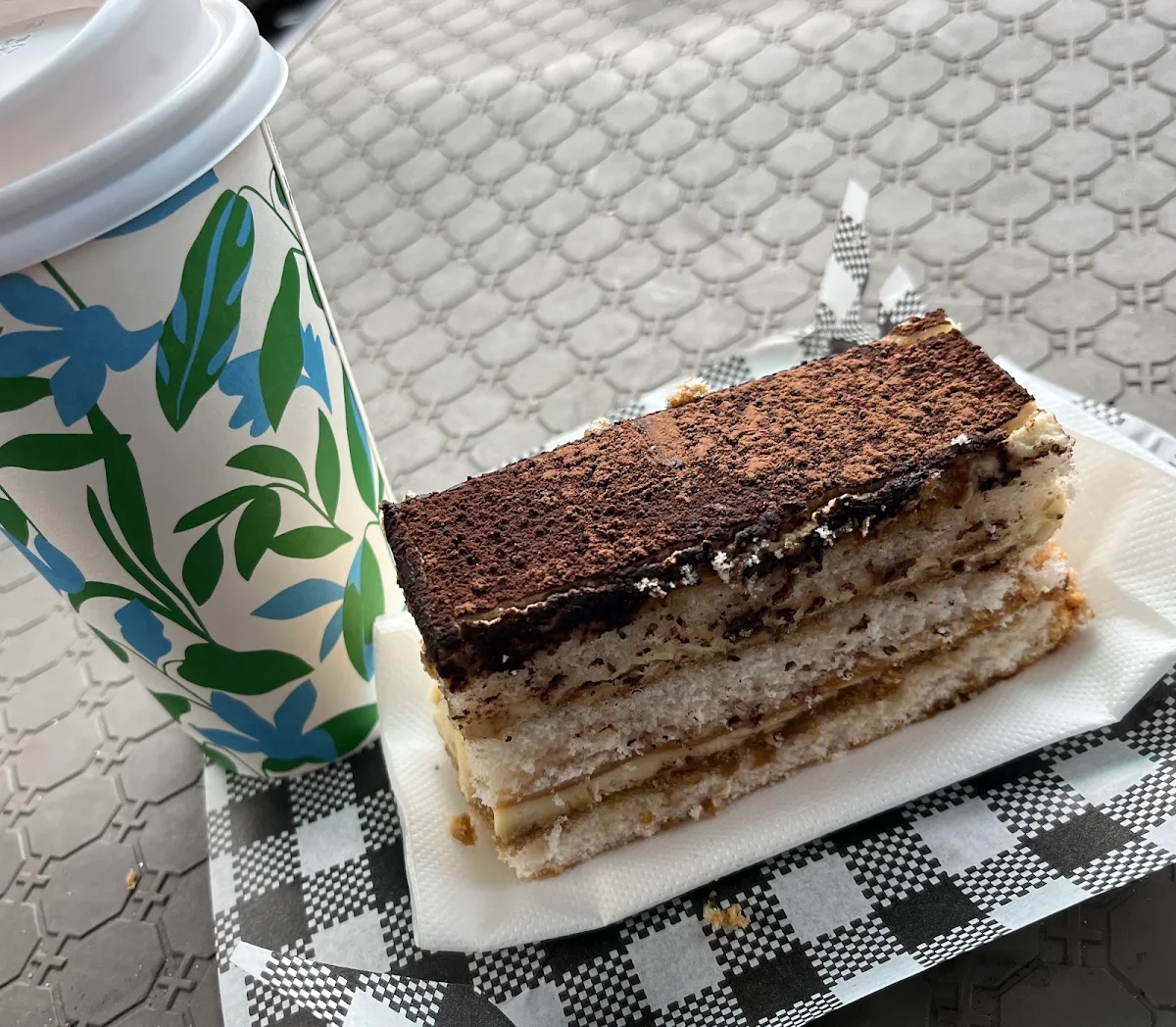 Strong Latté with Honey and Tiramisu Cake