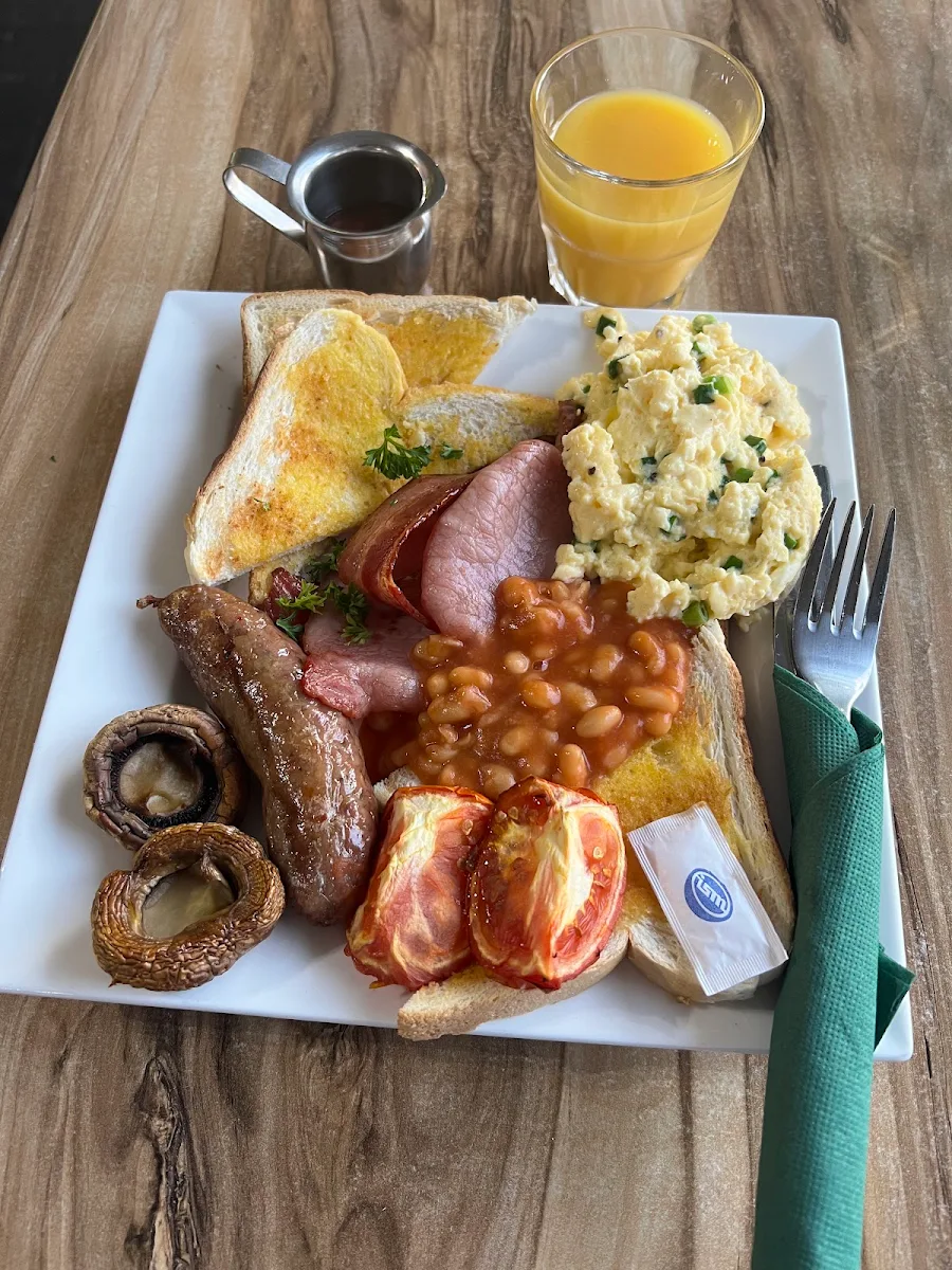 Highlights, Bendemeer Hotel