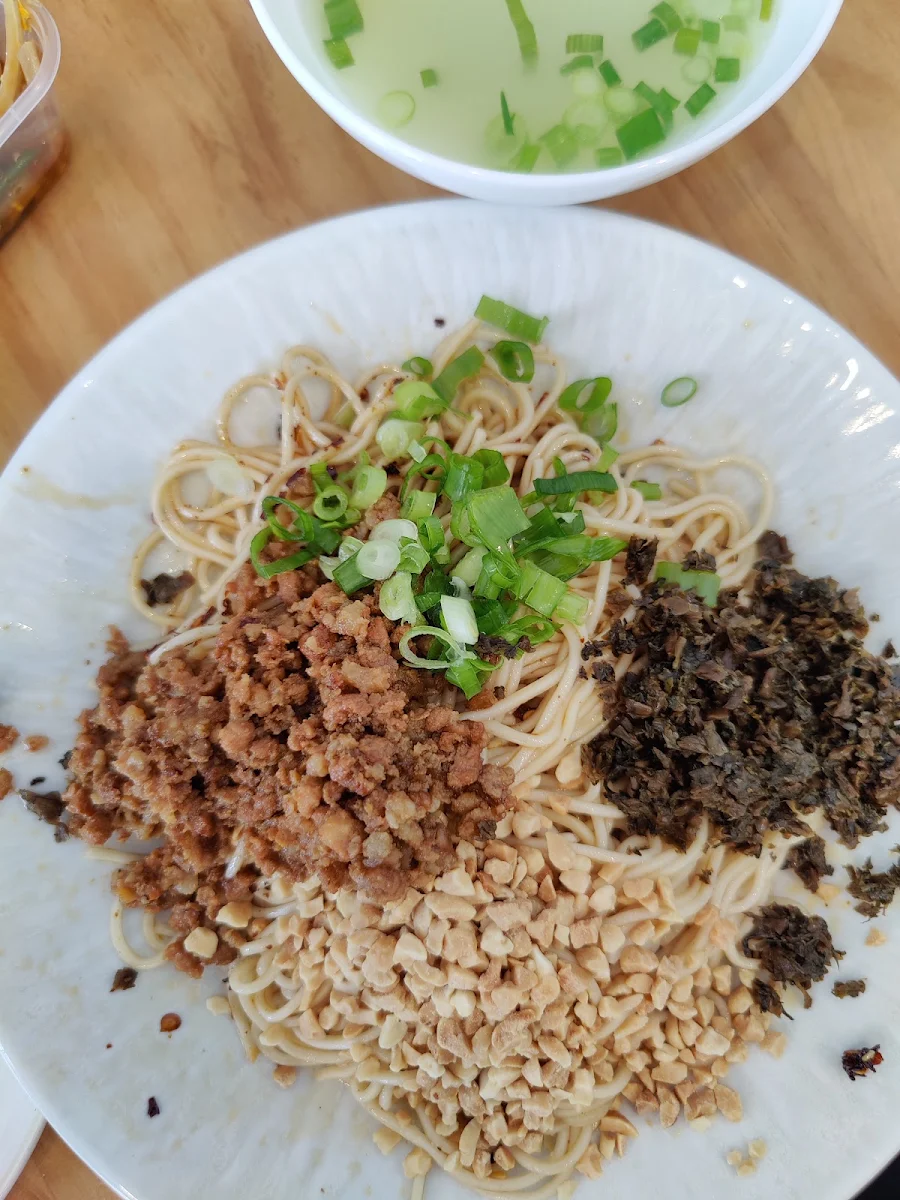 Picked Radish and Pork Mince Rice Noodles