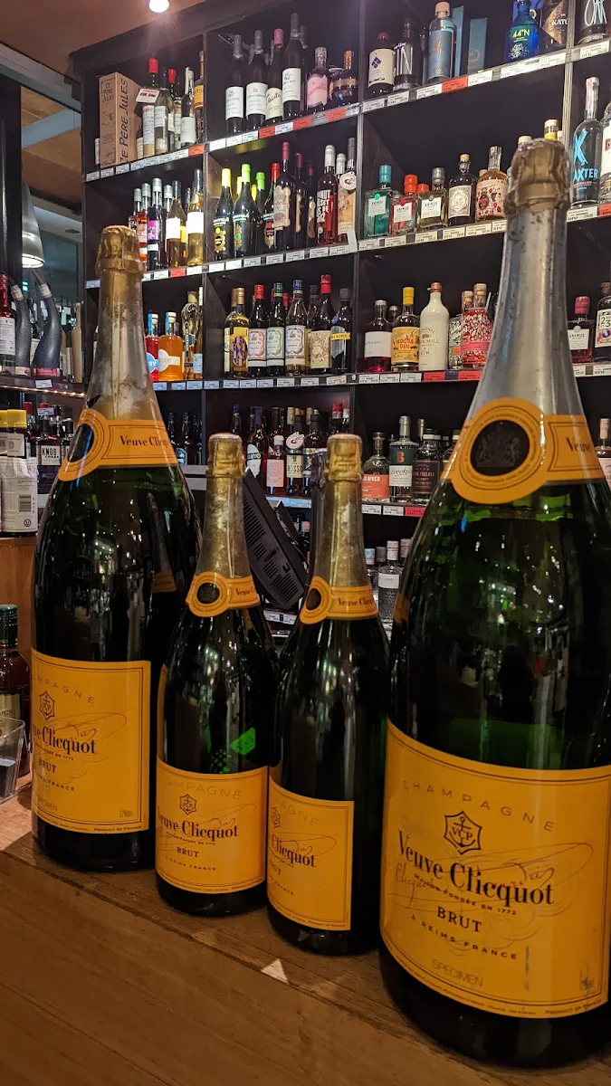 Champagne, CRU Bar & Cellar