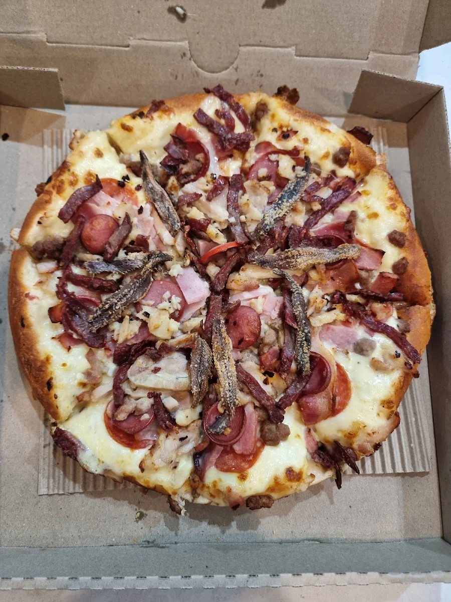 Highlights, Pizza Hut The Lakes