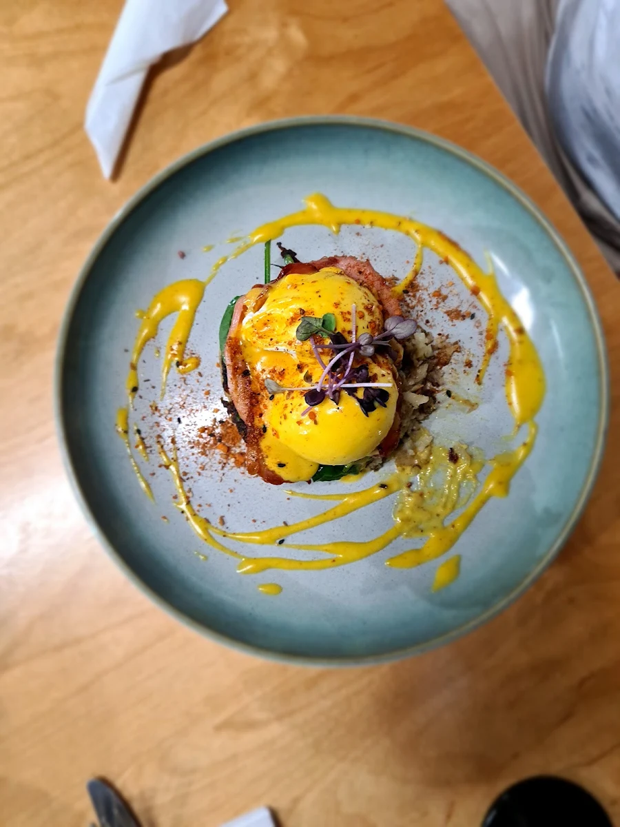 Eggs Benedict, Caffeine Kings