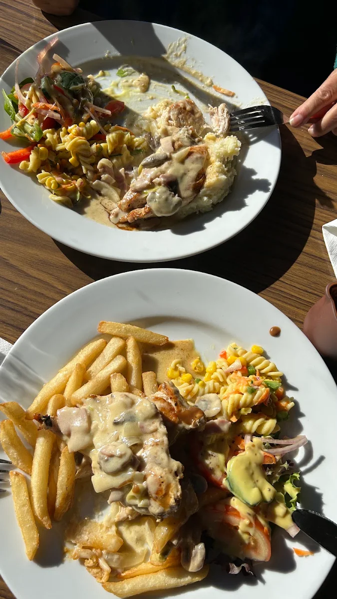 Highlights, Commercial Hotel Lake Boga