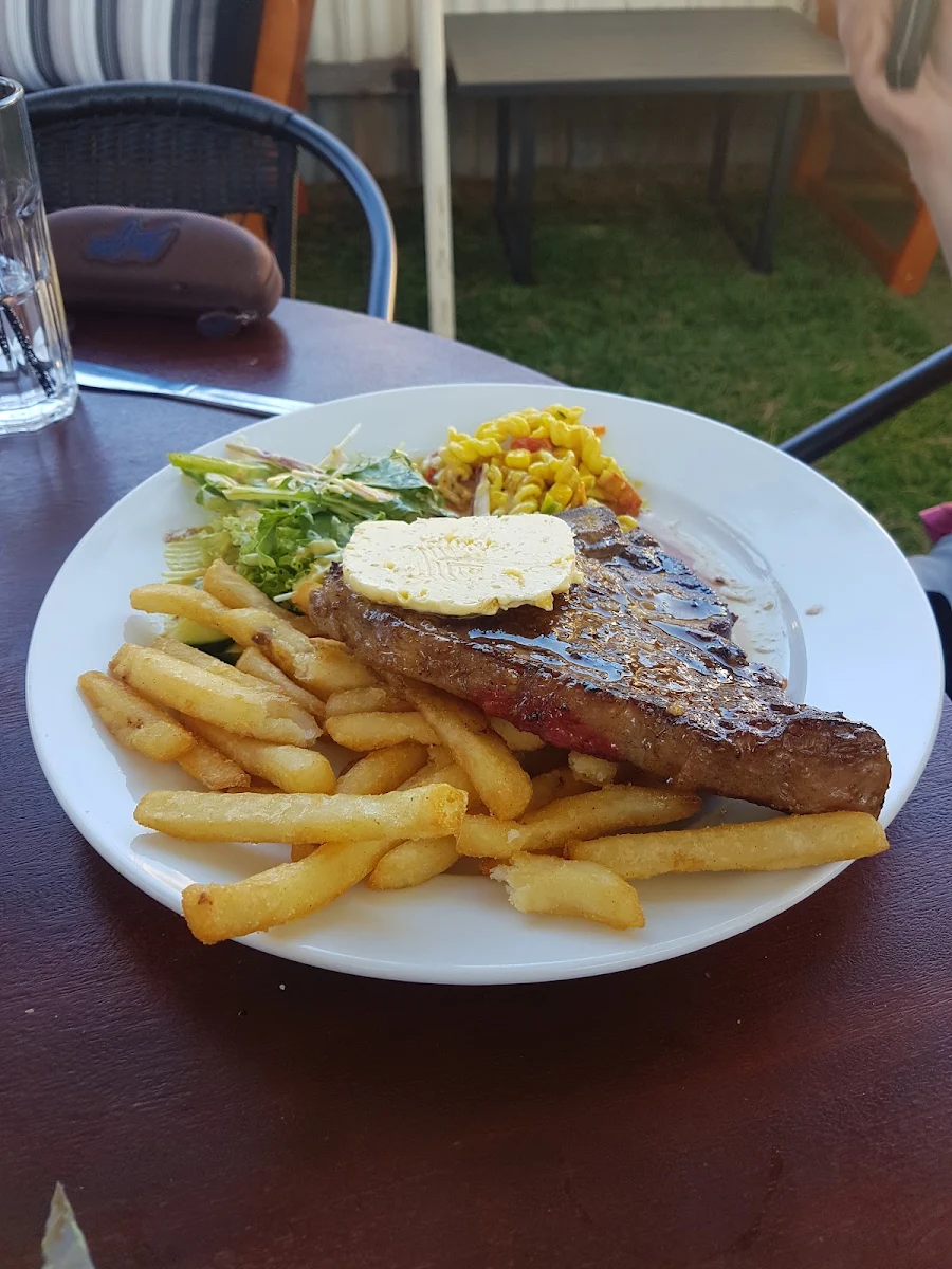 Highlights, Commercial Hotel Lake Boga