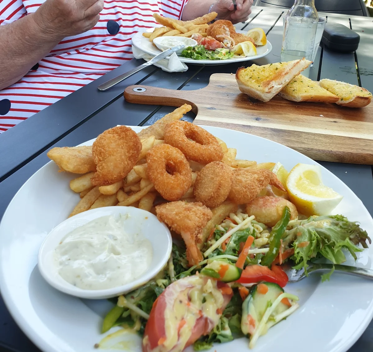 Highlights, Commercial Hotel Lake Boga