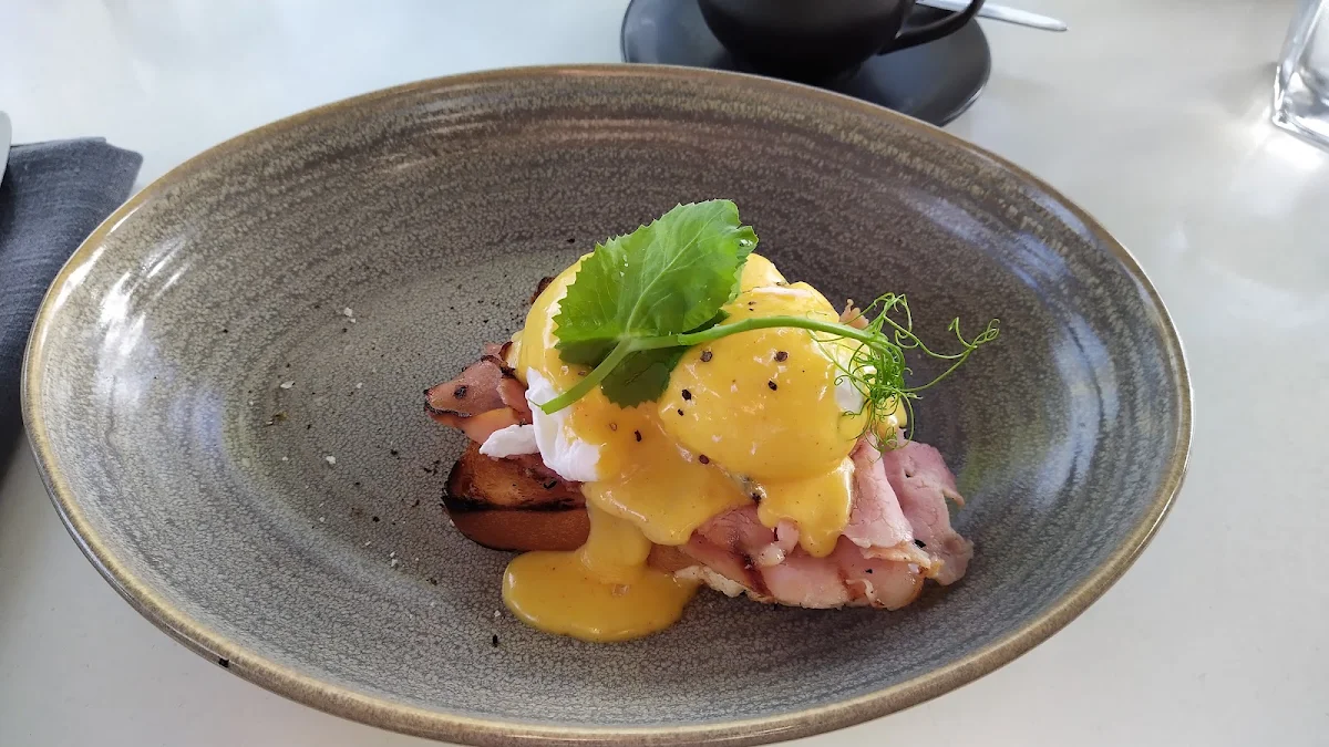 Eggs Benedict with Ham, Jam Corner