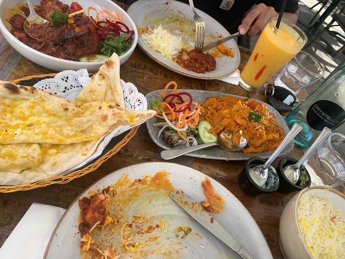 Muglai Chicken Tikka Cheese Naan & Soft Drink