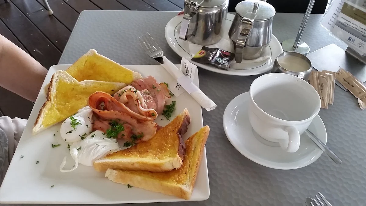 Bacon and Eggs, Queens Park Cafe & Kiosk