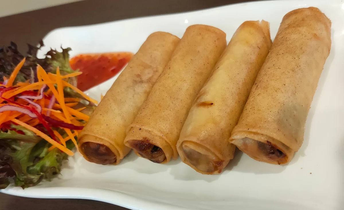 Spring Roll 4 Pieces, Pad Thai Thai