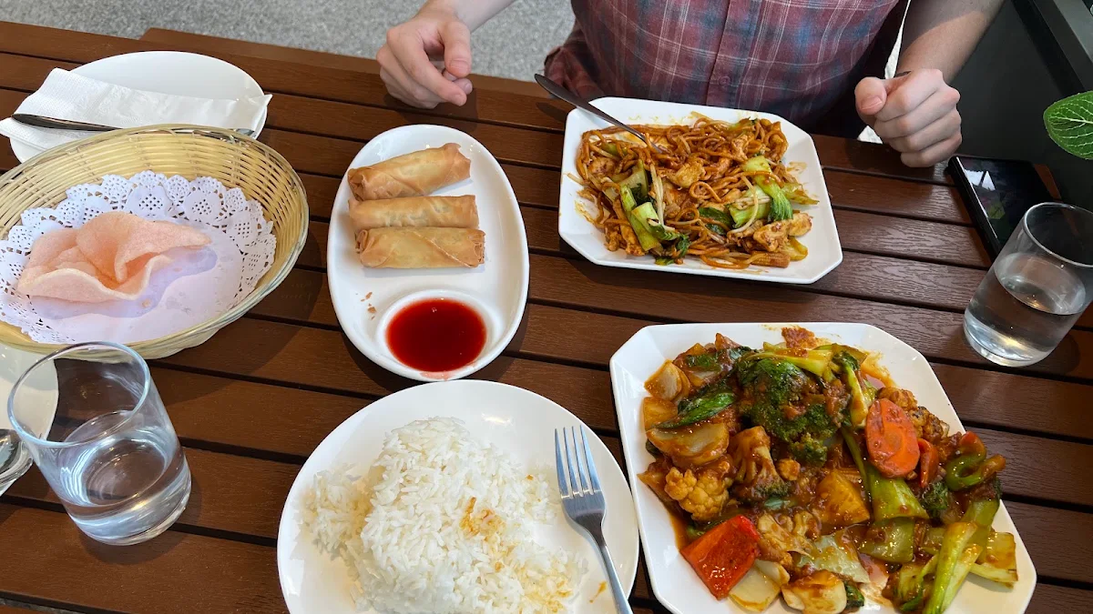 3pcs Spring Roll, Mega Chinese Restaurant