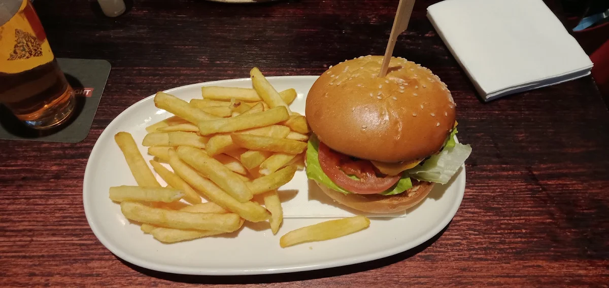 Beef Burger, Melbourne Central Lion Hotel