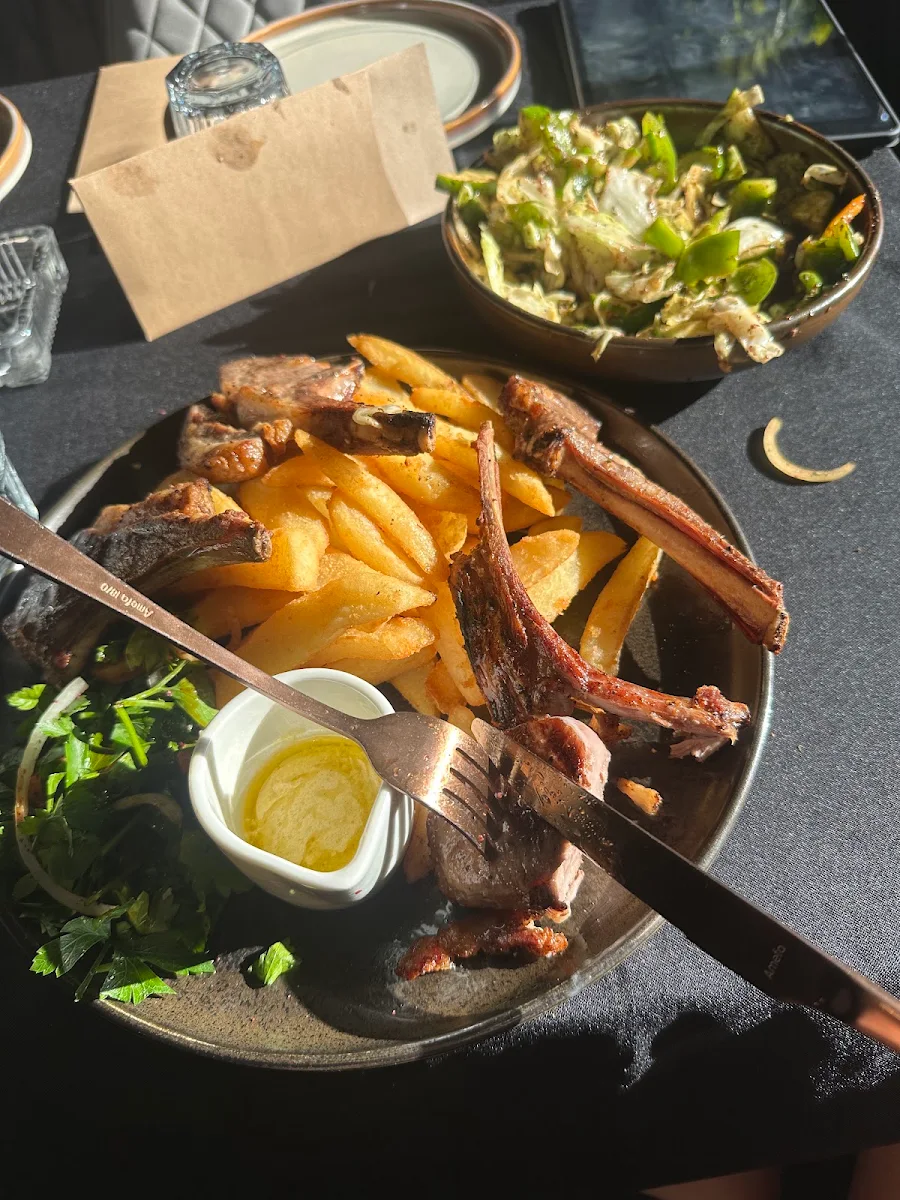 Highlights, Moonlight Restaurant & Lounge