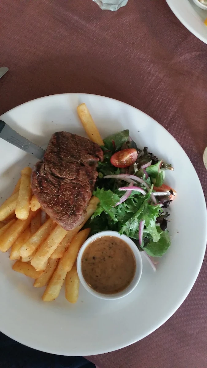 Steak, Quysine Tapas - Bar and Restaurant