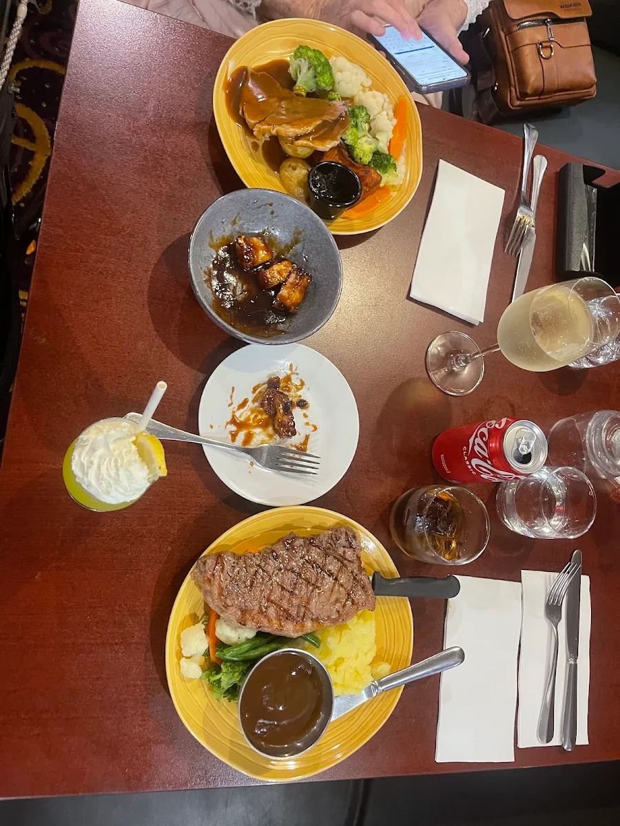 Highlights, The Moe Hotel