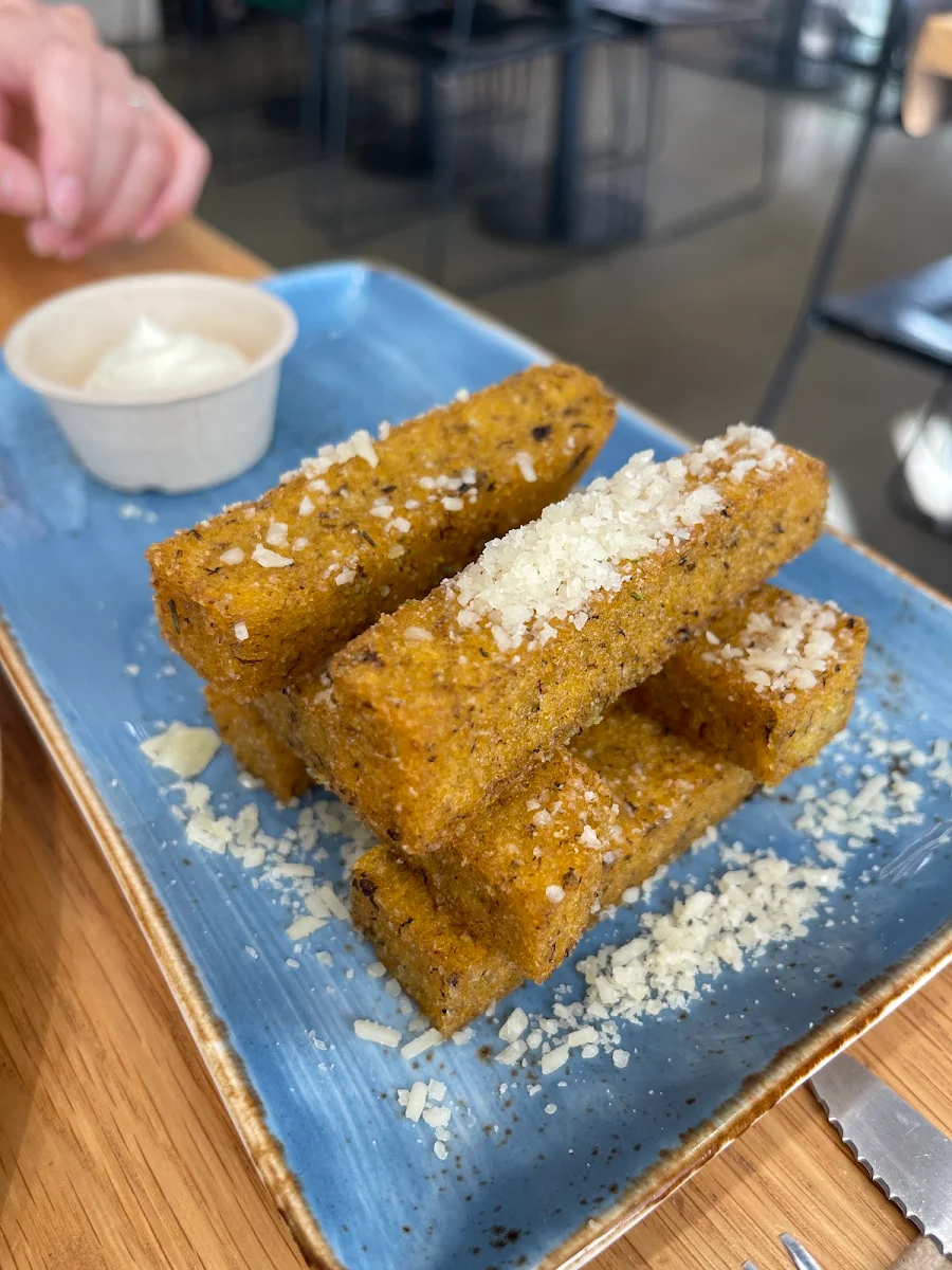 Polenta Chips, Saluti