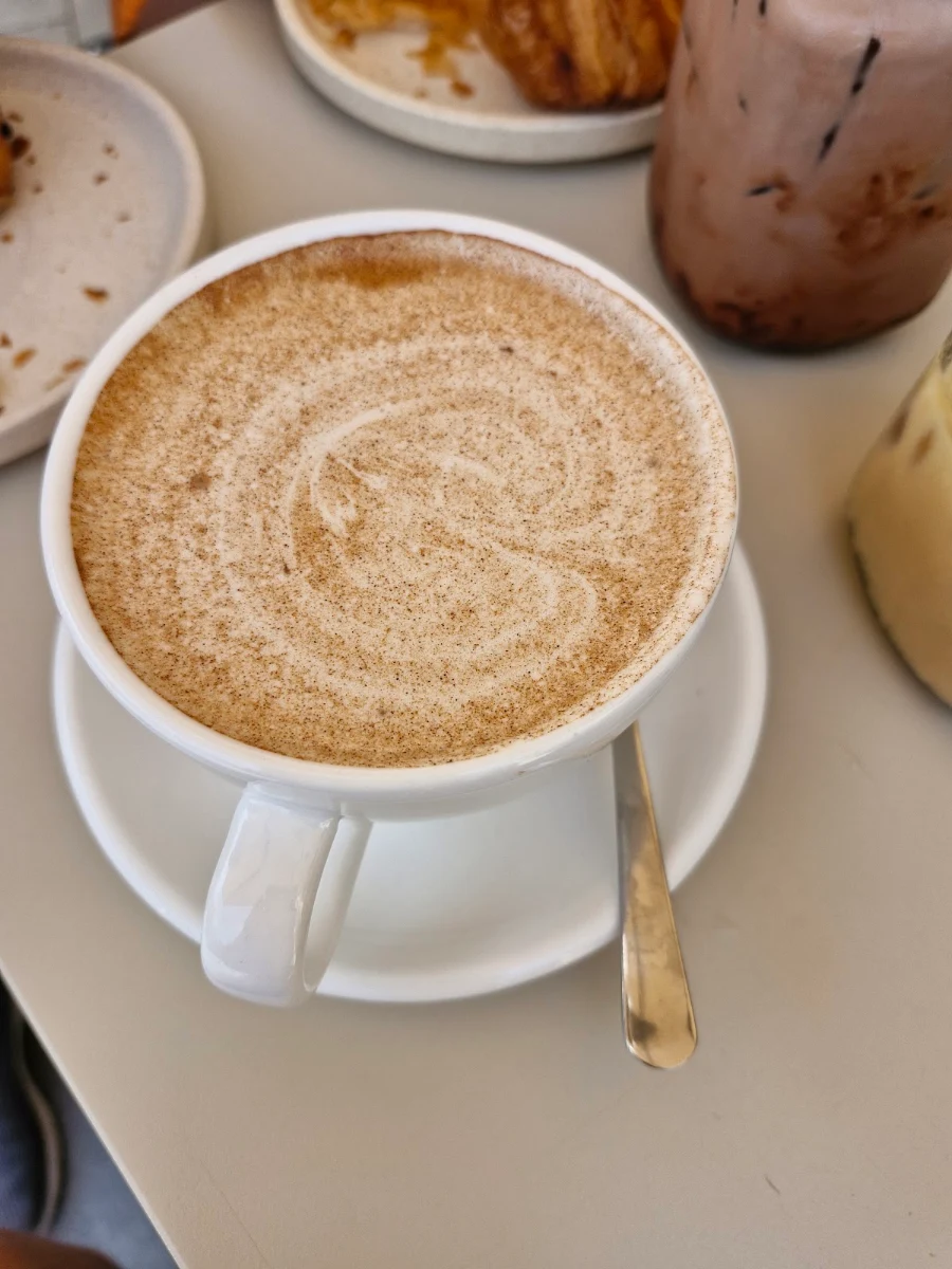 Flat White, Home Croissanterie