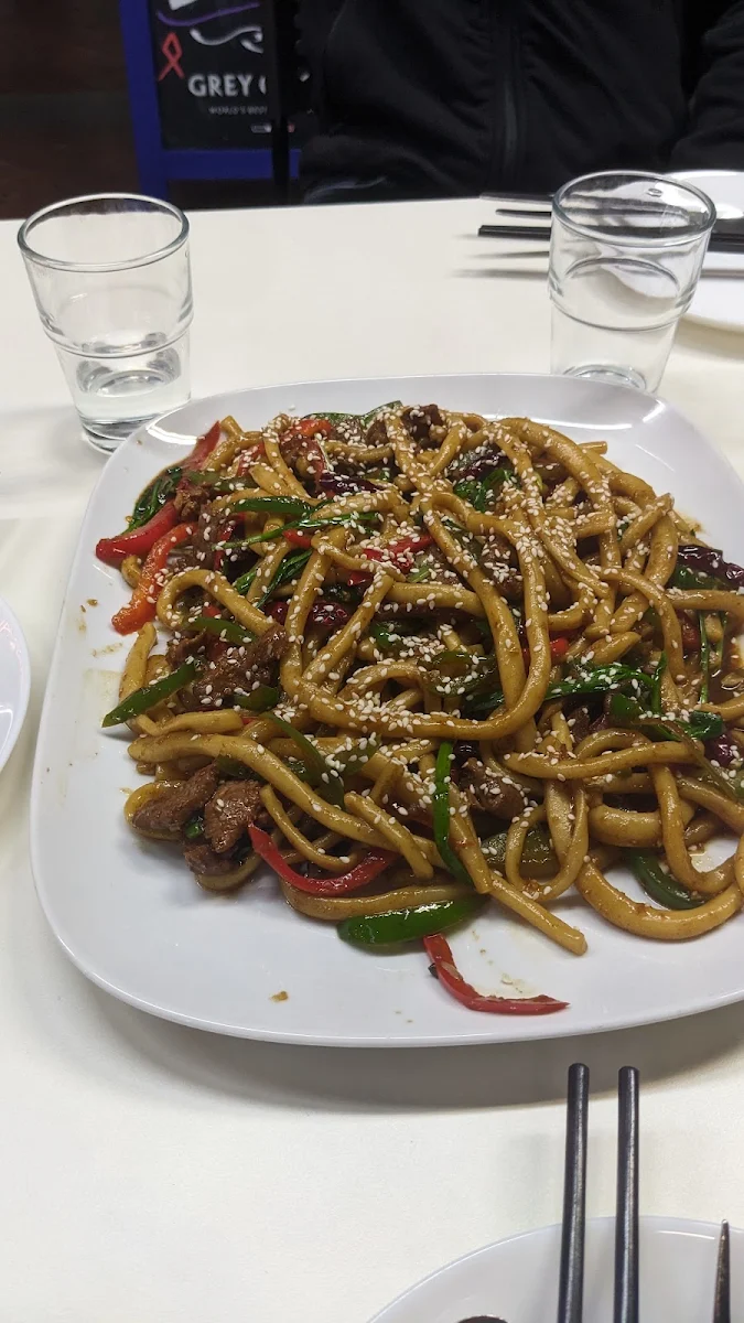Dry Fried Noodles with Lamb and Vegetables