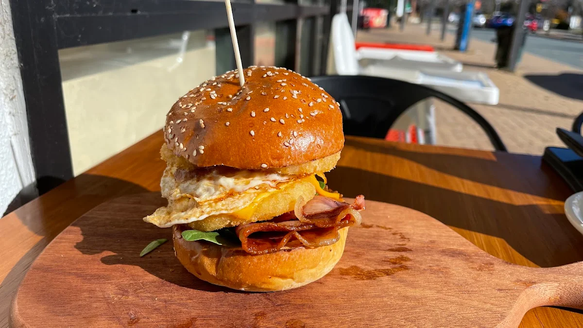 Breakfast Burger, Black & White Espresso In Lanyon