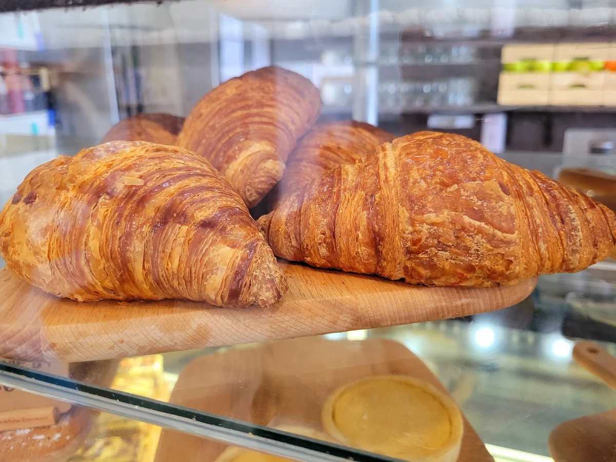 Croissant, Black & White Espresso In Lanyon