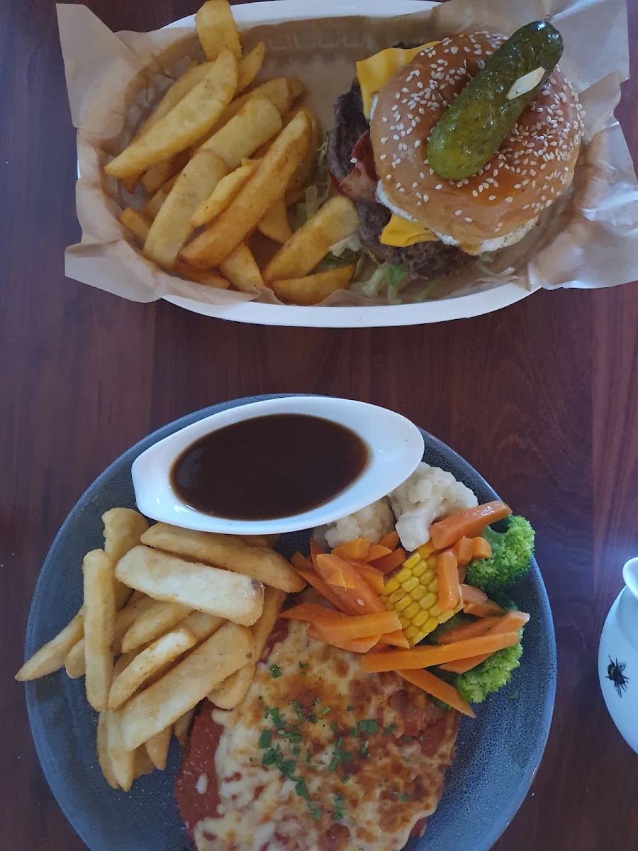Parma &Chips, Court House Hotel Howlong