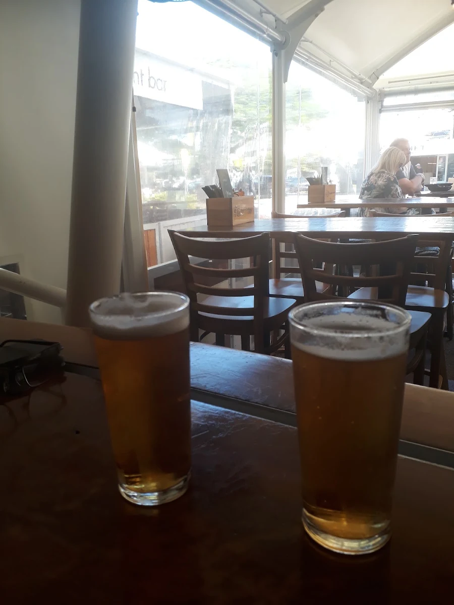 Beer, Mano's Tedder Avenue