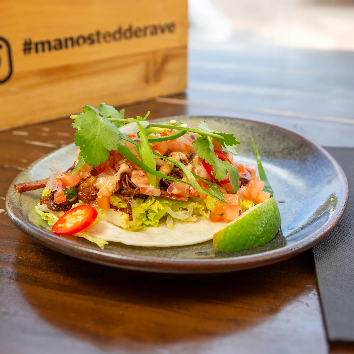 Highlights, Mano's Tedder Avenue