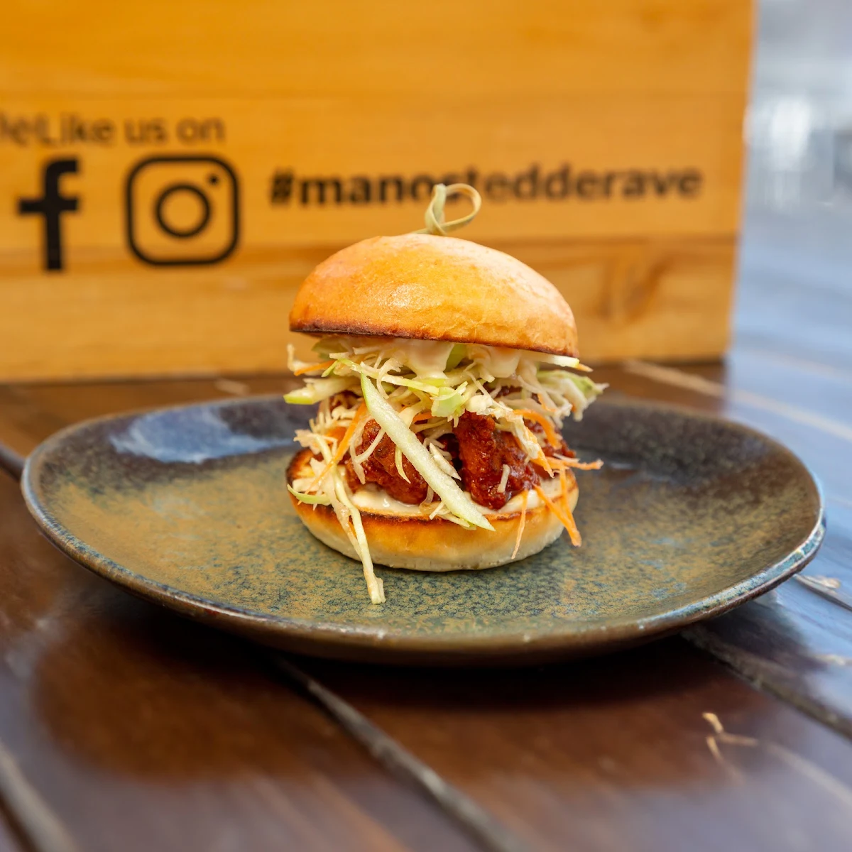 Highlights, Mano's Tedder Avenue