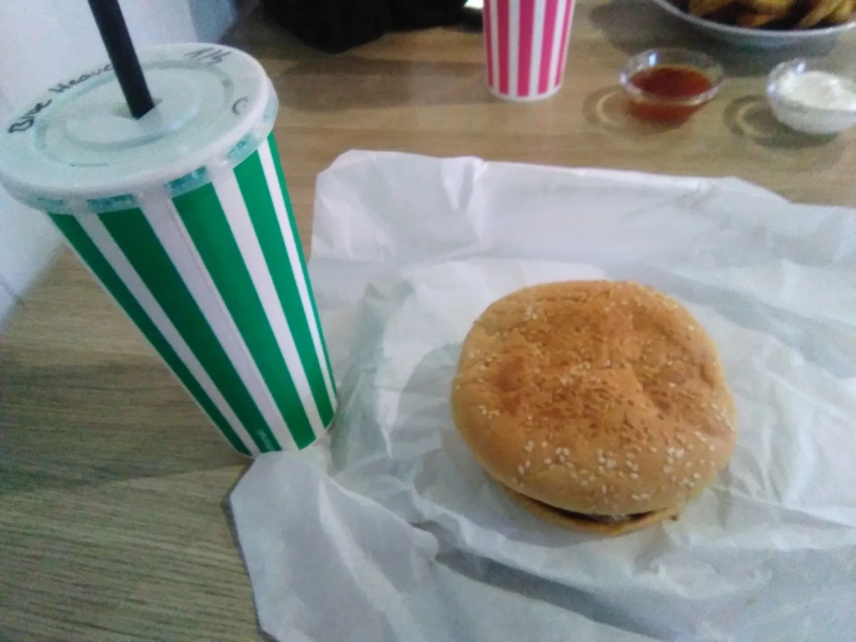 Highlights, Dine-a-Mite Cafe