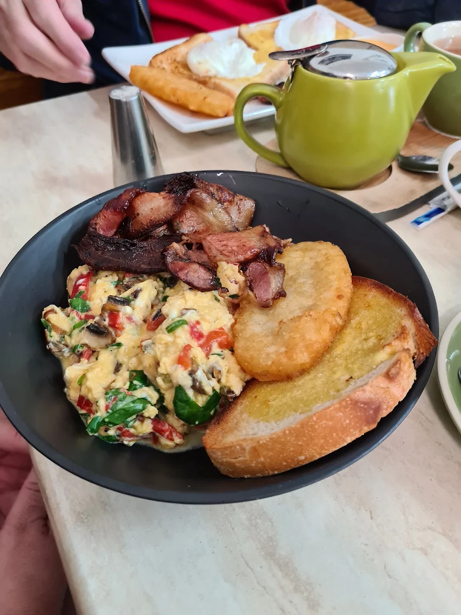Loaded Eggs, Le Due Sorelle Cafe