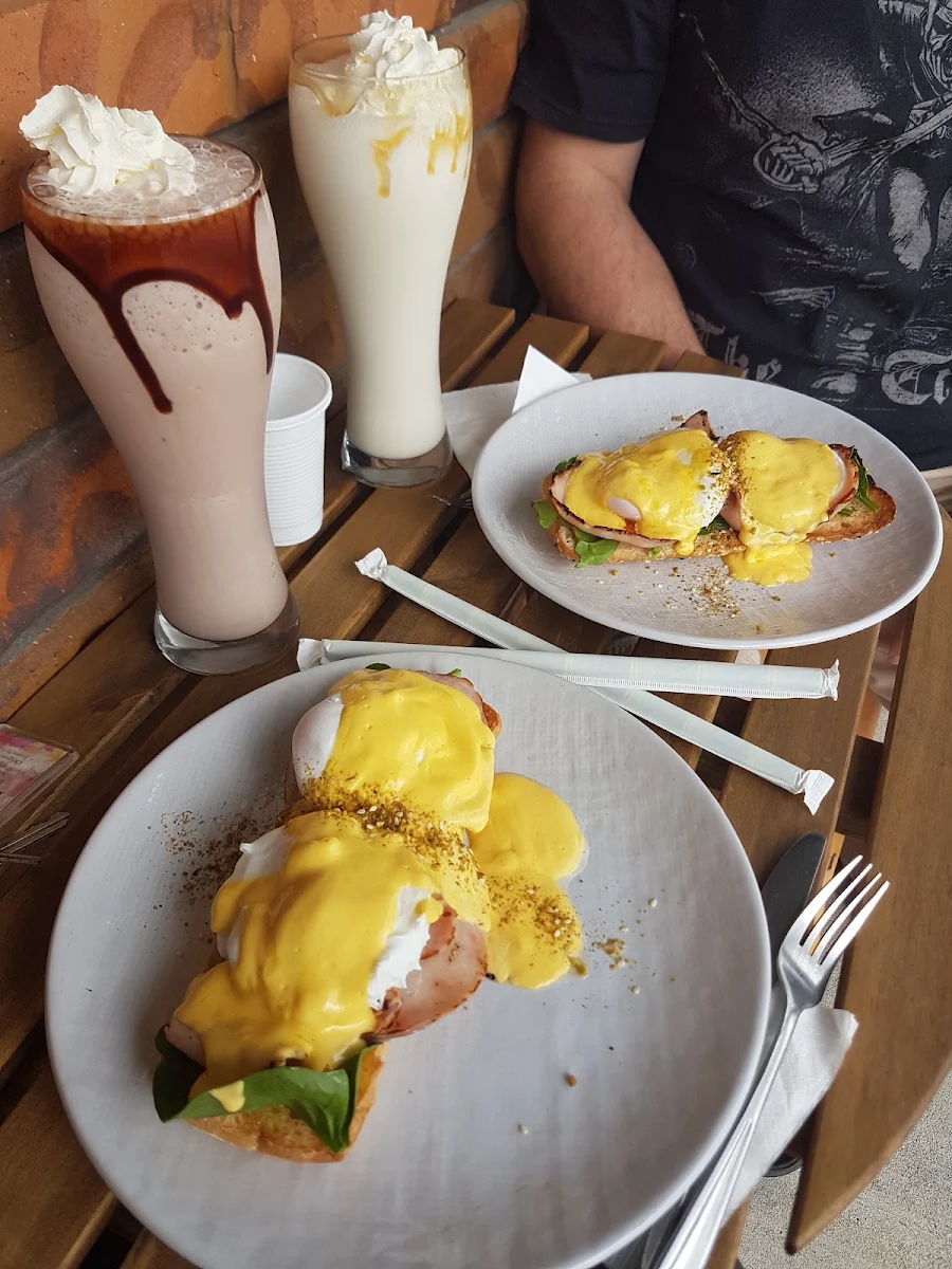 Eggs Benedict, Shorties Espresso Bar