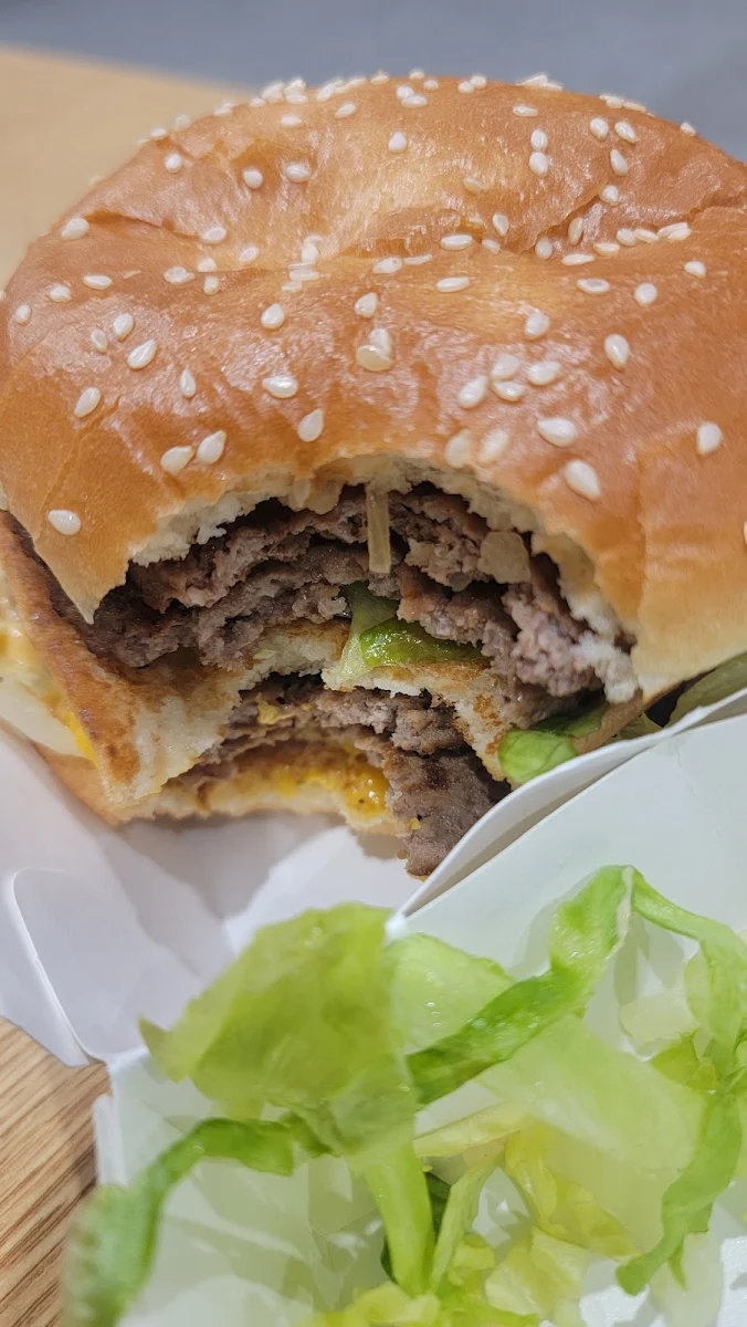 Double Cheeseburger, McDonald's Maroochydore II