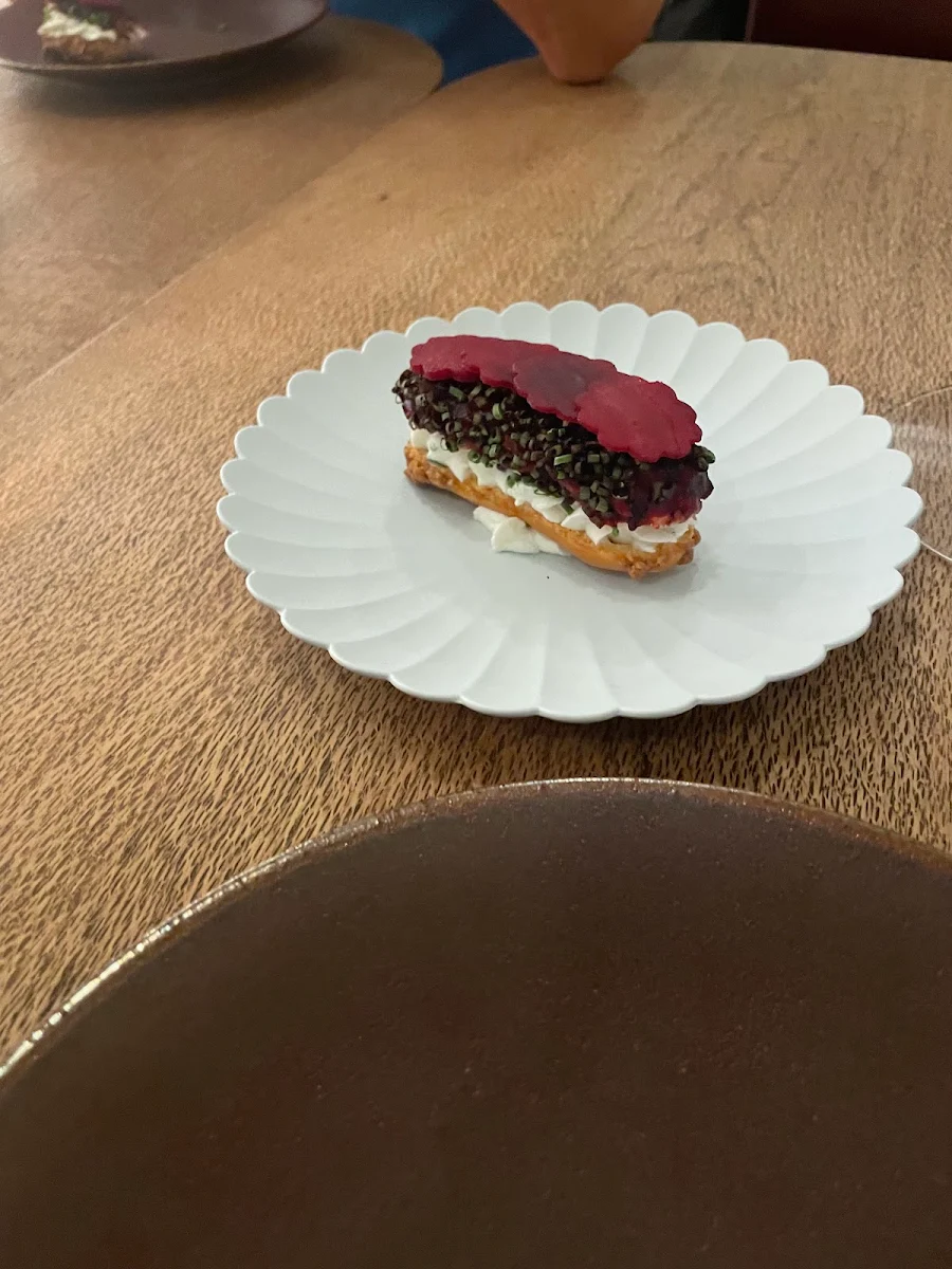 Beetroot Eclair, Circl