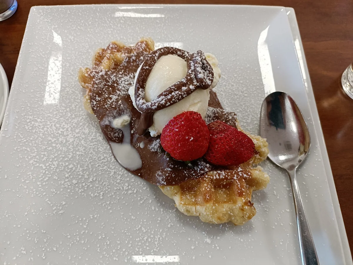 Highlights, Alma Hotel
