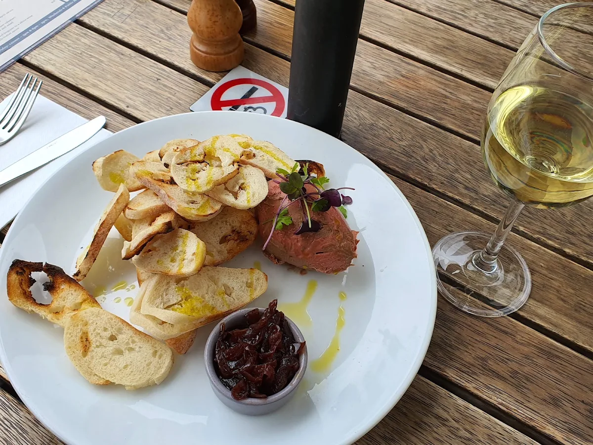 Pate, Railway Club Hotel