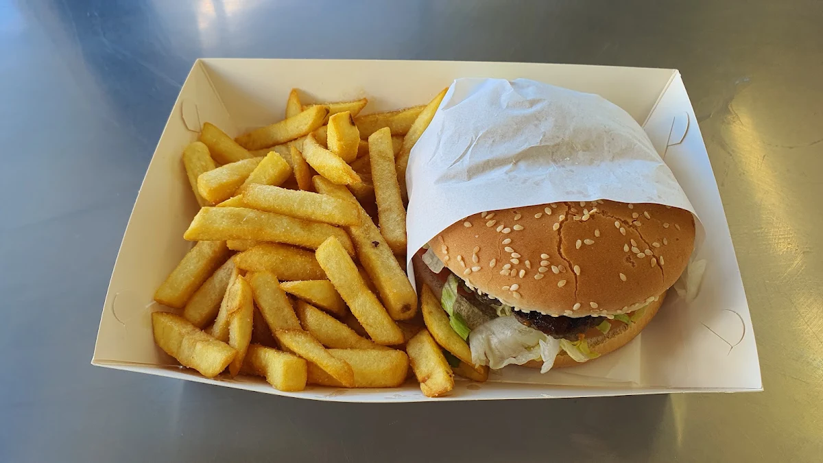 Hamburger and Chips, Maroubra Saltwater Quality Seafood