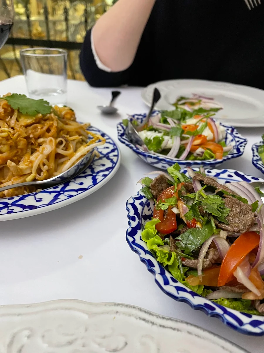 Highlights, Manee Siam Thai Restaurant
