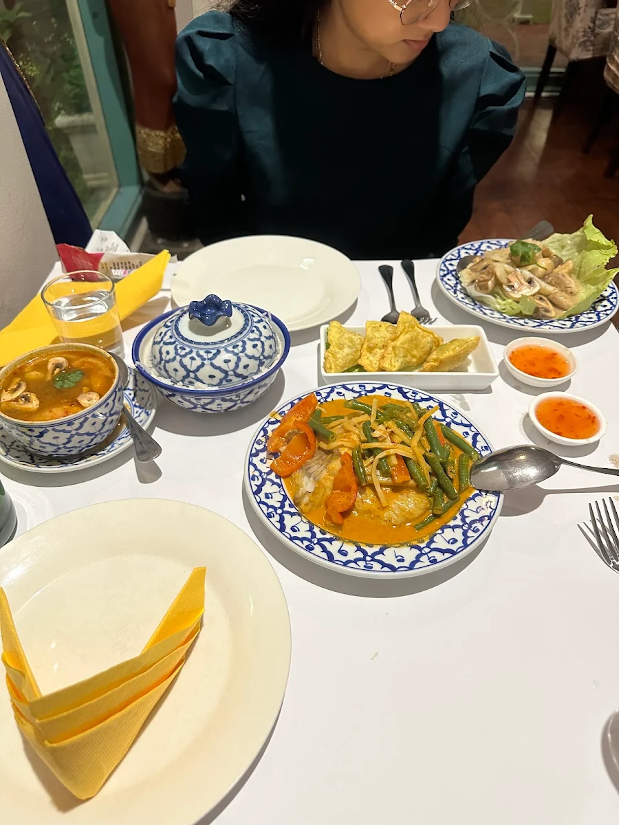 Highlights, Manee Siam Thai Restaurant