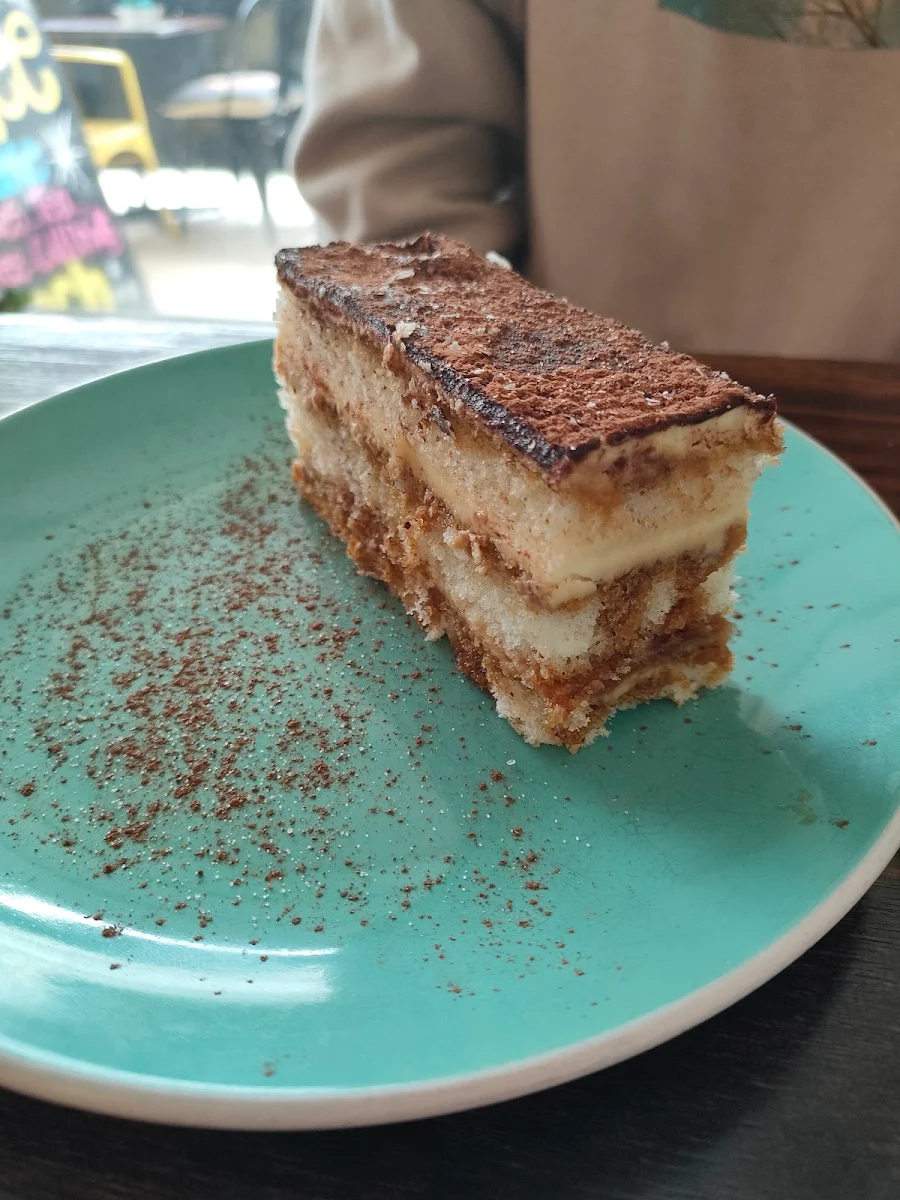 Tiramisu Cake